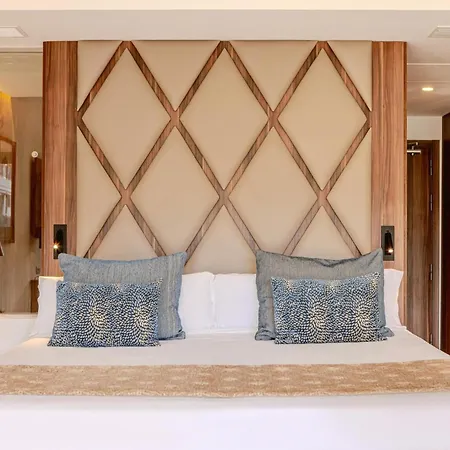 Zafiro Palace 아파트호텔 5*